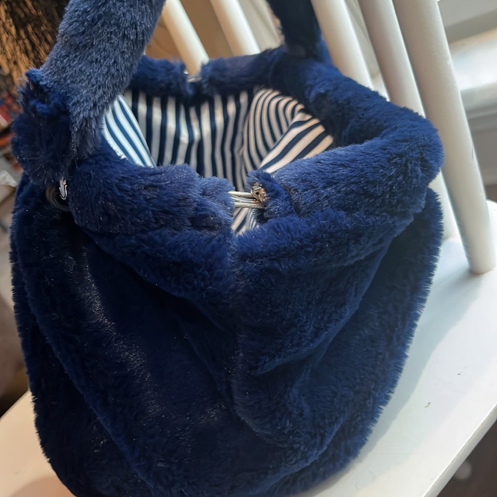 CMD Blue Faux Fur Round Regular Open top, boxy inside- super soft outside - Picture 4 of 12